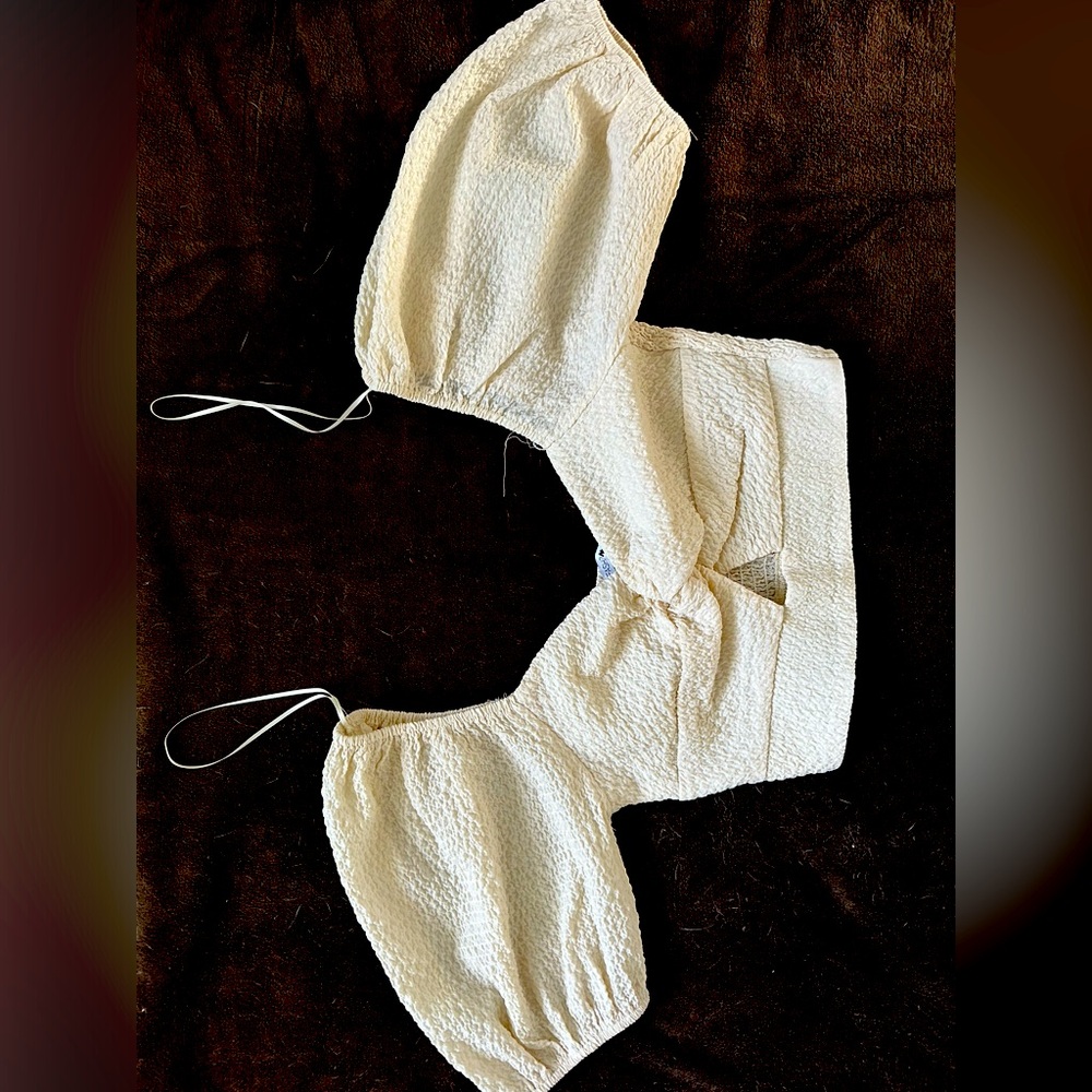 Fashion nova women’s cream crop top.